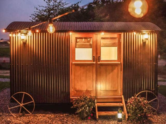 Samlesbury Hall Huts - Samlesbury Hall Glamping, Preston