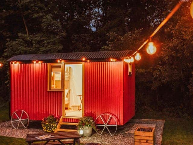 Samlesbury Hall Huts - Samlesbury Hall Glamping, Preston