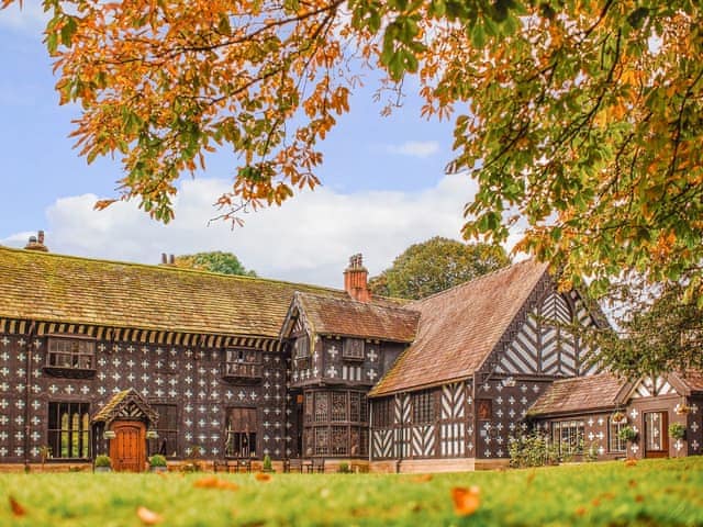 Samlesbury Hall Huts - Samlesbury Hall Glamping, Preston