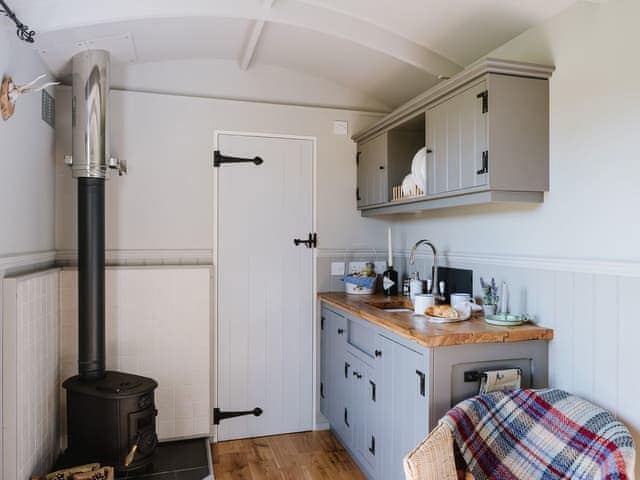 Norfolk Horn Hut - Goodwick Hall Retreats, Tittleshall, King&rsquo;s Lynn