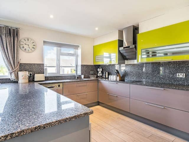 Kitchen | Beeches Cottage - Shreyas Cottages, Clayton Le Dale