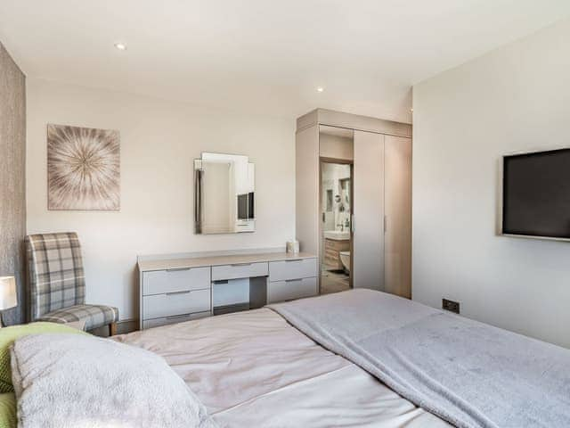 Double bedroom | Beeches Cottage - Shreyas Cottages, Clayton Le Dale