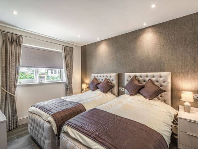 Twin bedroom | Haven Cottage - Shreyas Cottages, Clayton Le Dale