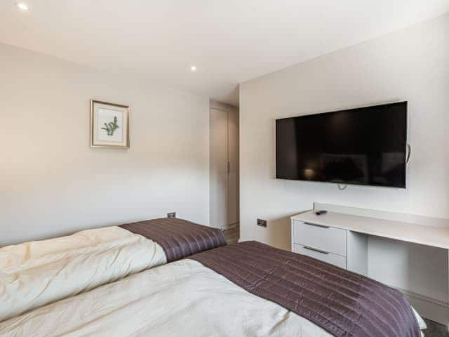 Twin bedroom | Haven Cottage - Shreyas Cottages, Clayton Le Dale