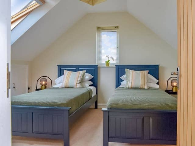 Twin bedroom | SeaHardy, Greatstone