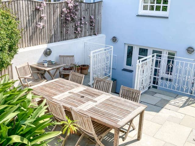 Outdoor eating area | Halcyon, St Mawes