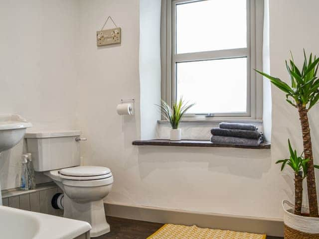 Bathroom | Pollywiggle Cottage, Keswick