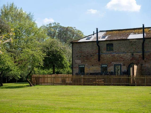 Garden | Tack Room - Garden House Cottages, Market Stainton, near Market Rasen