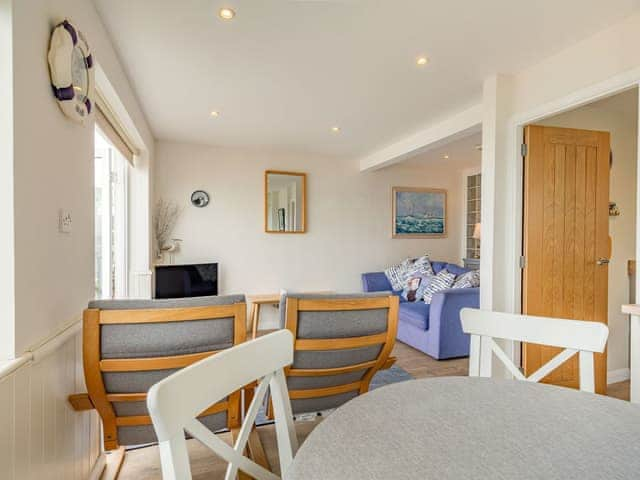 Living room/dining room | Puffin, Portscatho