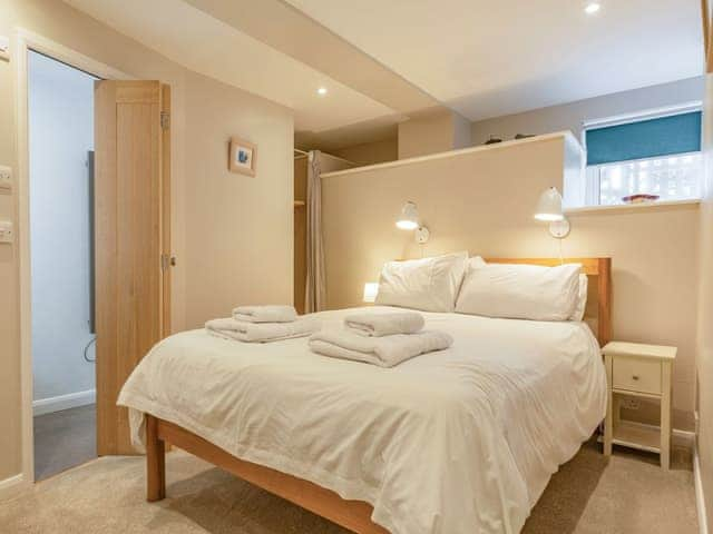 Master bedroom | Puffin, Portscatho