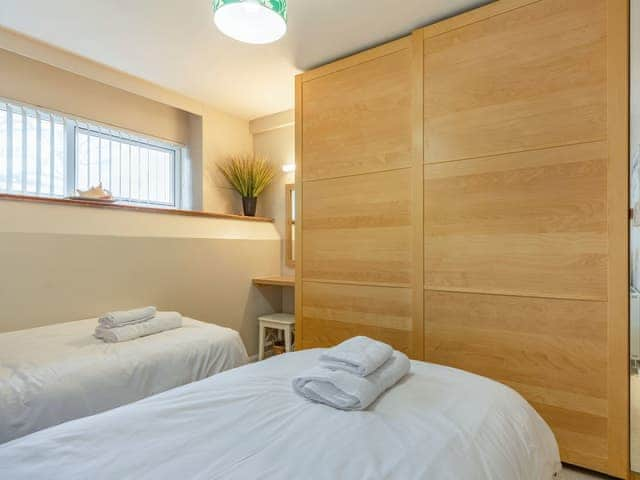 Twin bedroom | Puffin, Portscatho