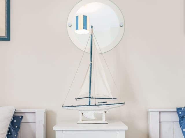 Twin bedroom | Saltmarsh Cottage, Camber