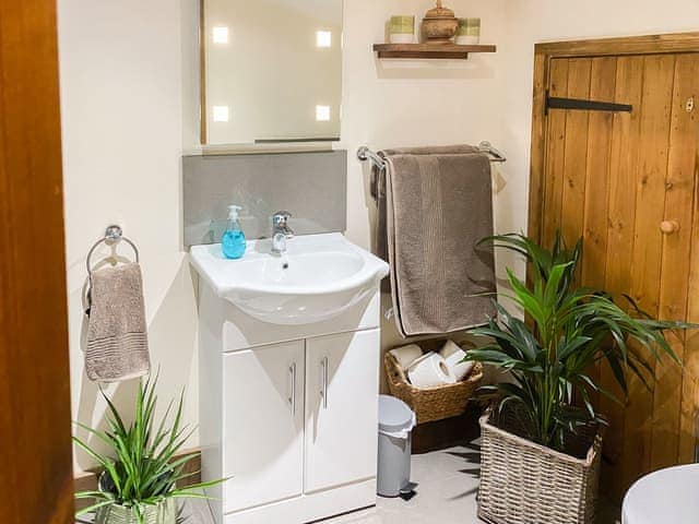 Shower room | Bluebell Cottage - The Cottages, Hawley, near Dartford