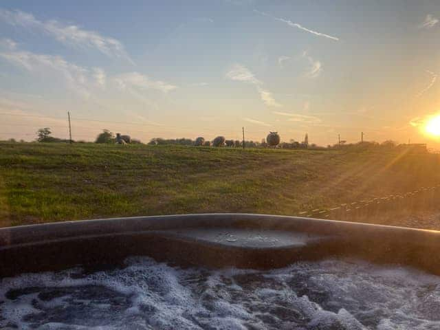 Hot tub | Sheepfold Cottage, Eccleshall, near Stafford