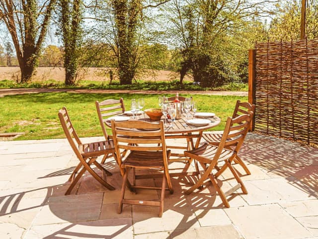 Sitting-out-area | Gatehouse North, Worstead