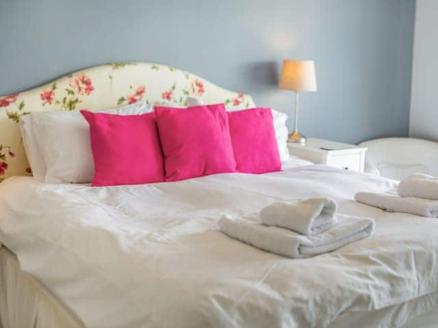 Double bedroom | Summers View, St Mawes