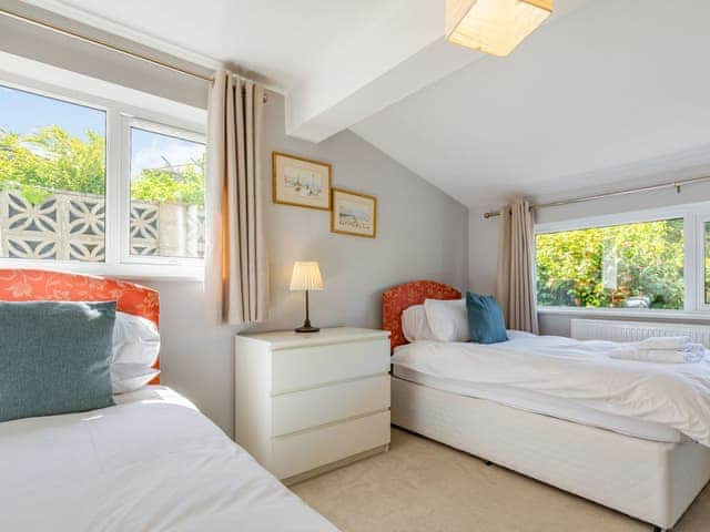 Twin bedroom | Summers View, St Mawes