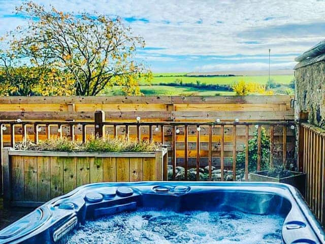 Hot tub | The Bothy - Kersmains Cottages, Kelso