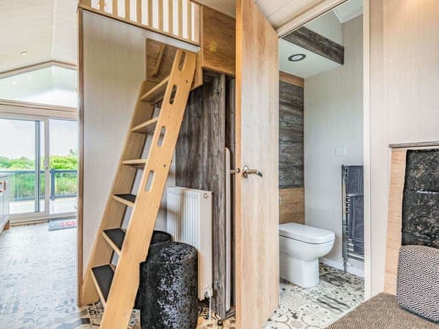 Shower room | Horseshoe Lake 3 - Chapel Fields Pods, Chapel St Leonards