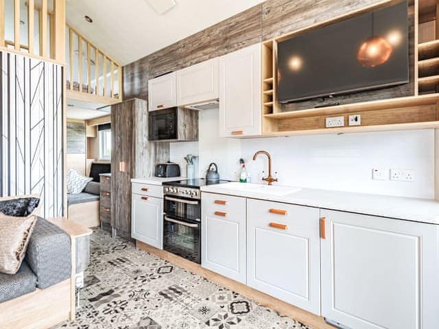 Kitchen area | Horseshoe Lake 5 - Chapel Fields Pods, Chapel St Leonards