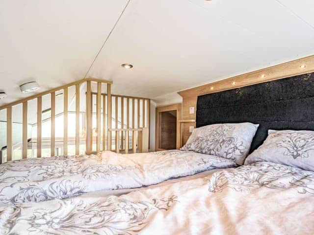 Twin bedroom | Horseshoe Lake 5 - Chapel Fields Pods, Chapel St Leonards