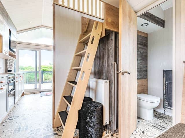 Shower room | Horseshoe Lake 5 - Chapel Fields Pods, Chapel St Leonards