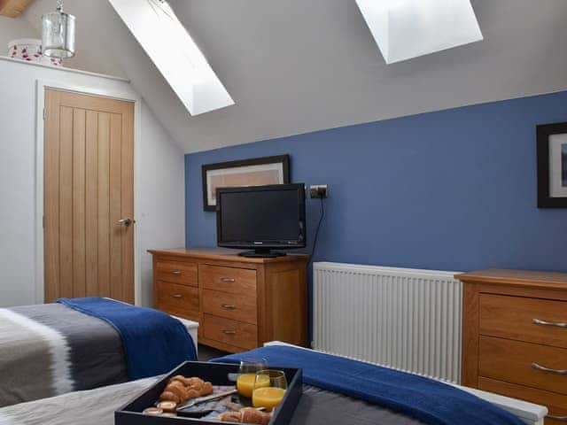 Twin bedroom | The Boat House at Tides Reach, Mersea Island, near Colchester