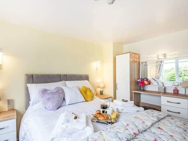 Double bedroom | Comfy Kozy Cottage, Louth