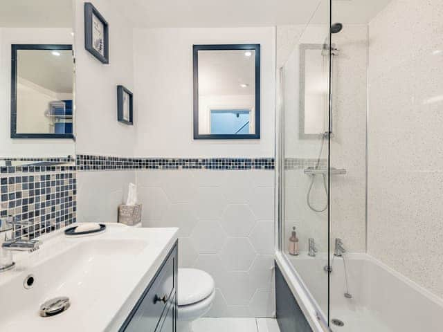 Bathroom | Comfy Kozy Cottage, Louth