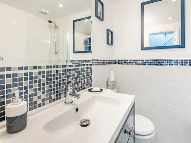 Bathroom | Comfy Kozy Cottage, Louth