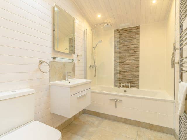 Bathroom | Mahonia Lodge, Mercia Marina, Willington