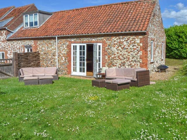 Garden | Dairy Cottage, Hunstanton