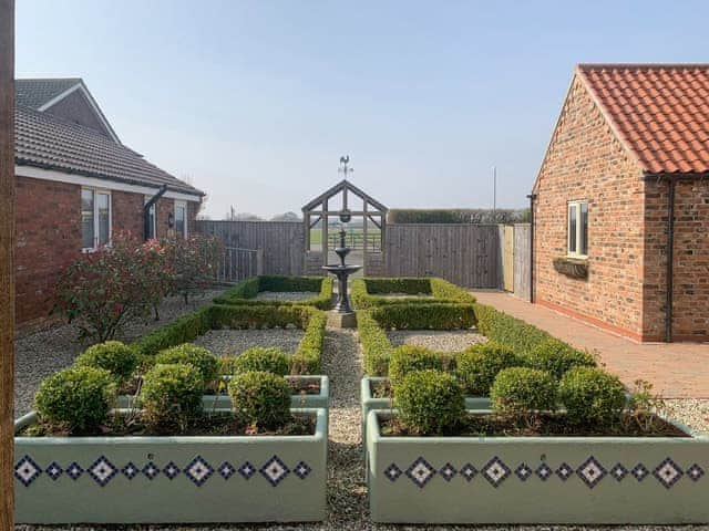 Outdoor area | Nursery Cottage - Meals Farm Cottages, North Somercotes, Mabelthorpe