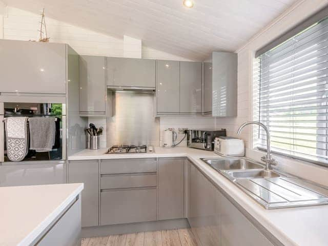 Kitchen area | Erica Lodge, Willington