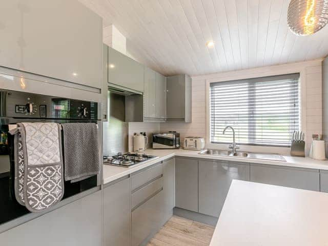 Kitchen area | Erica Lodge, Willington