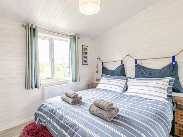 Double bedroom | Erica Lodge, Willington