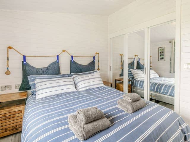 Double bedroom | Erica Lodge, Willington