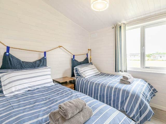 Twin bedroom | Erica Lodge, Willington