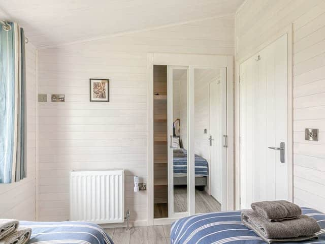 Twin bedroom | Erica Lodge, Willington