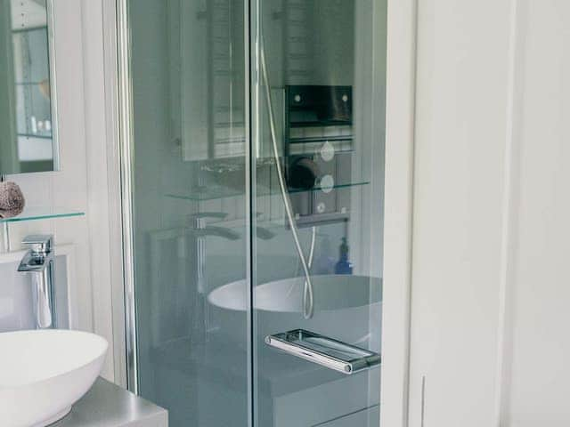 Shower room | Mimi&rsquo;s Meadow - Kernow Retreats, Milton Abbot, near Tavistock