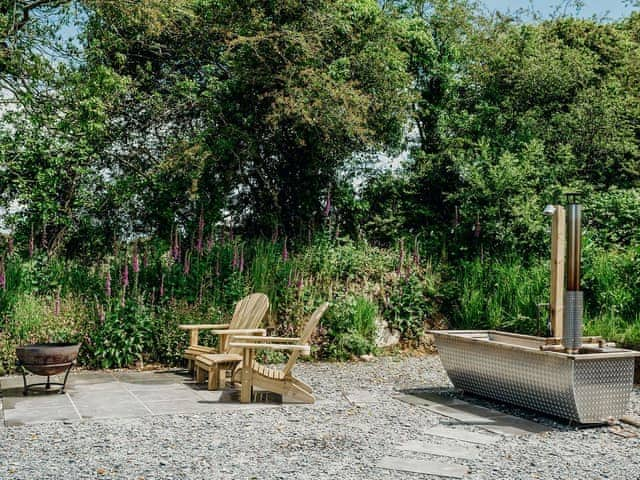 Sitting-out-area | Mimi&rsquo;s Meadow - Kernow Retreats, Milton Abbot, near Tavistock