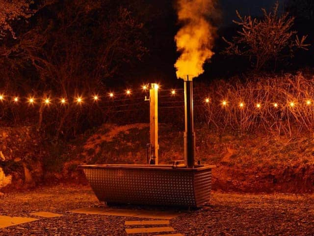 Hot tub | Mimi&rsquo;s Meadow - Kernow Retreats, Milton Abbot, near Tavistock