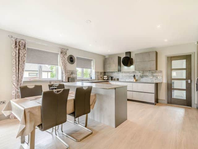 Kitchen/diner | Willows Cottage - Shreyas Cottages, Clayton Le Dale