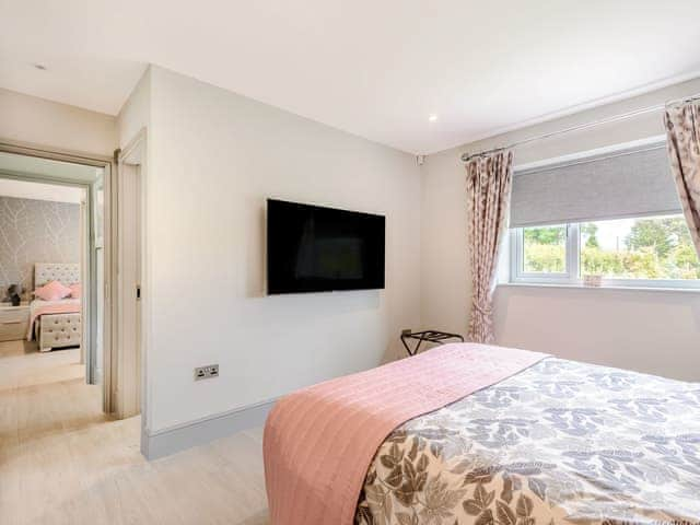 Double bedroom | Willows Cottage - Shreyas Cottages, Clayton Le Dale