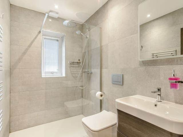 Shower room | Willows Cottage - Shreyas Cottages, Clayton Le Dale