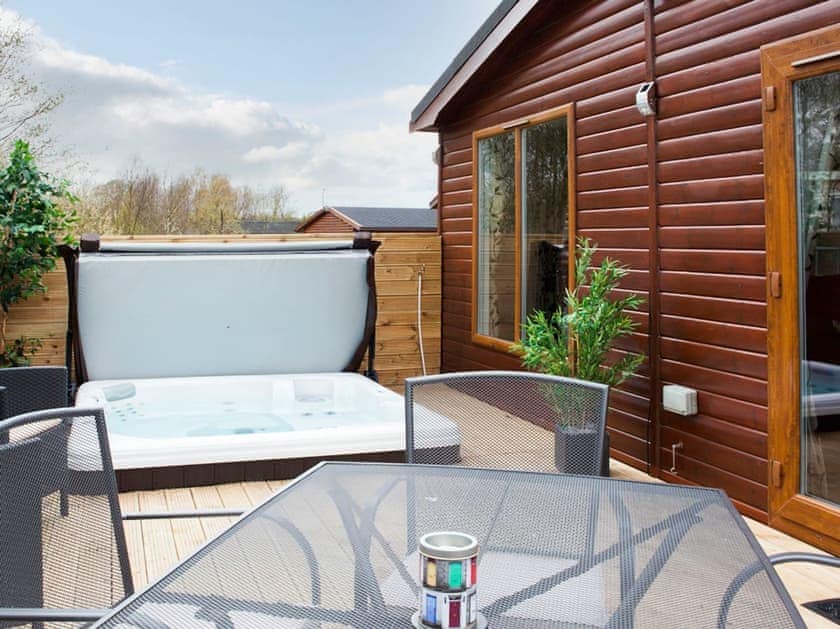 Hot tub | Cheviot Luxury Lodge - Felmoor Holiday Park, Felton
