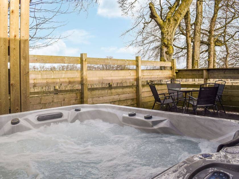 Hot tub | Poppy&rsquo;s Place - Pirnie Lodge Cottages, Falkirk