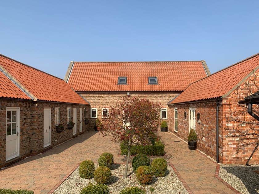 Outdoor area | The Stables - Meals Farm Cottages, North Somercotes, Mablethorpe