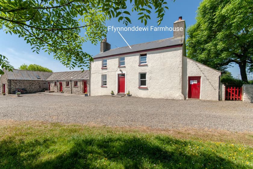Ffynnonddewi Farmhouse | Farm House Cottages, Solva, near St Davids