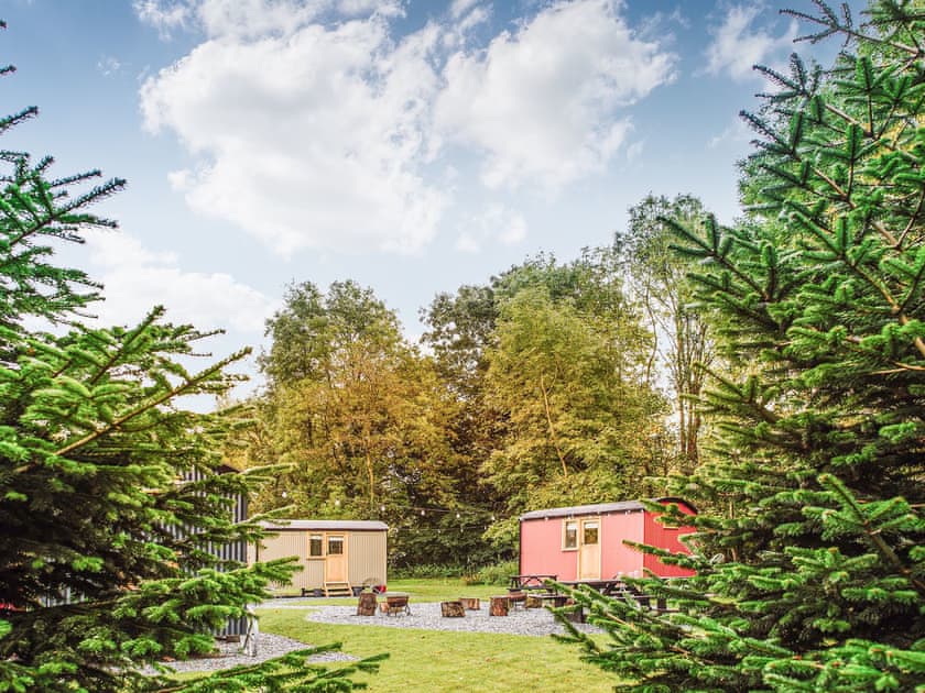 Samlesbury Hall Huts - Samlesbury Hall Glamping, Preston